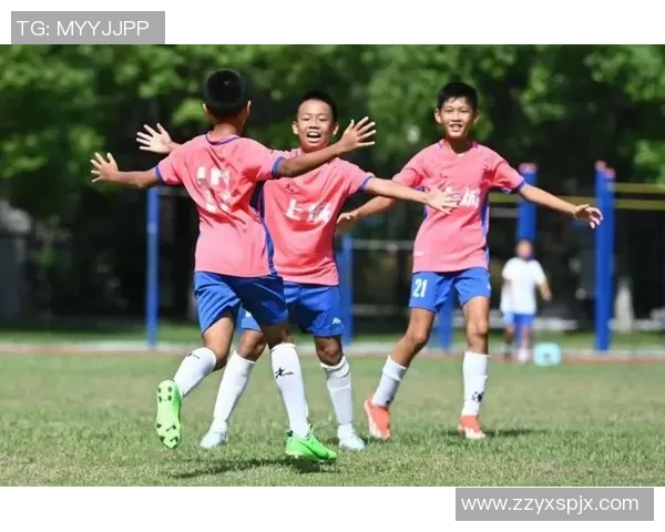 杭州足球队逆袭之路:从默默无闻到冠军荣耀的传奇故事 杭州足球队逆袭之路:从默默无闻到冠军荣耀的传奇故事